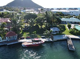 PARIS Waterfront Villas