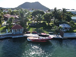 PARIS Waterfront Villas