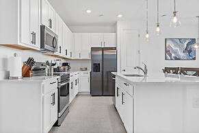 3 BR 2 5 BA Villa Sleeps 8 Eve102