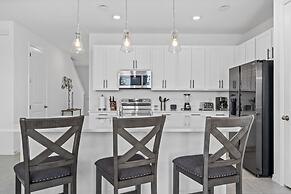 3 BR 2 5 BA Villa Sleeps 8 Eve102