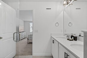 3 BR 2 5 BA Villa Sleeps 8 Eve102