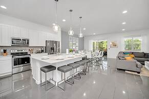 Stunning Bright Family Home Sleeps 25 Bl102