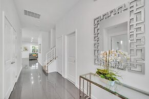 Stunning Bright Family Home Sleeps 25 Bl102