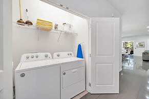 Stunning Bright Family Home Sleeps 25 Bl102