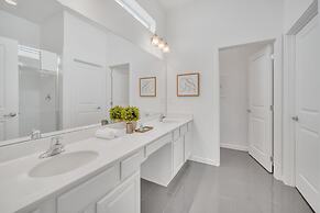 Stunning Bright Family Home Sleeps 25 Bl102