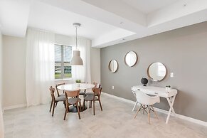 Dreamy Condo at Storey Lake Stl112