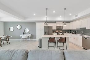 Dreamy Condo at Storey Lake Stl112