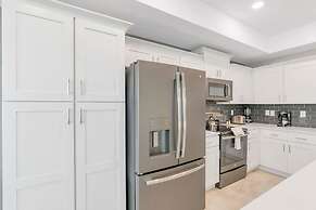 Dreamy Condo at Storey Lake Stl112