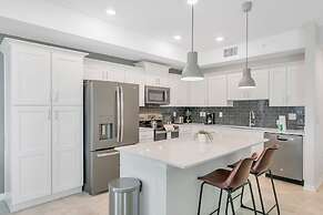 Dreamy Condo at Storey Lake Stl112