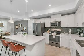 Dreamy Condo at Storey Lake Stl112