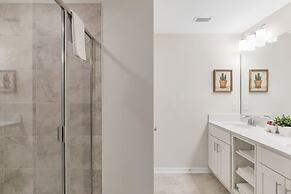 Dreamy Condo at Storey Lake Stl112