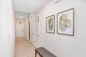 Dreamy Condo at Storey Lake Stl112