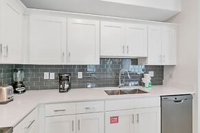 Dreamy Condo at Storey Lake Stl112