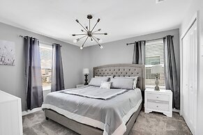 Magical Mickey Home 8 Minutes to Disney Stl109