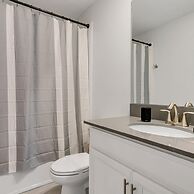 Amazing Family Home 8min to Disneyworld Pool Spa Sleeps 24 Stl101