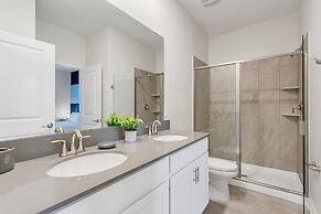 Amazing Family Home 8min to Disneyworld Pool Spa Sleeps 24 Stl101