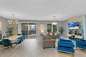 Amazing Family Home 8min to Disneyworld Pool Spa Sleeps 24 Stl101