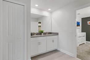 Amazing Family Home 8min to Disneyworld Pool Spa Sleeps 24 Stl101