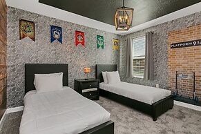 Amazing Family Home 8min to Disneyworld Pool Spa Sleeps 24 Stl101