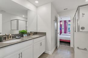 Amazing Family Home 8min to Disneyworld Pool Spa Sleeps 24 Stl101