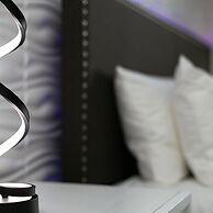 Amazing Family Home 8min to Disneyworld Pool Spa Sleeps 24 Stl101