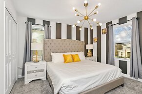 Amazing Family Home 8min to Disneyworld Pool Spa Sleeps 24 Stl101