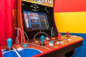 Disney Decorated Home 8min to Disneyworld Pool Spa Sleeps 22 Stl104