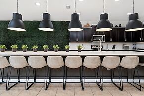 Sleeps 20 - Masterpiece Collection Ww101