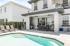 Entire Home in Four Corners Florida Reu101