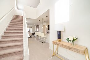 Gorgeous Family Home With Private Pool Ww105