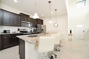 Gorgeous Family Home With Private Pool Ww105