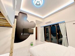 Kuan Pin Ju station elevator Hostel