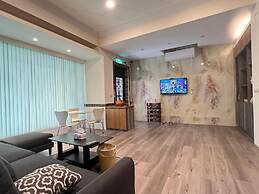 Kuan Pin Ju station elevator Hostel