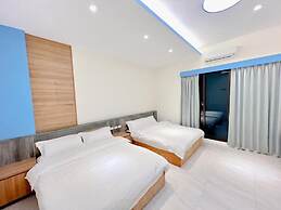 Kuan Pin Ju station elevator Hostel