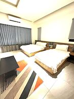 Kuan Pin Ju station elevator Hostel