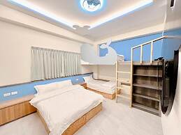 Kuan Pin Ju station elevator Hostel