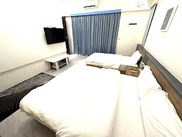 Kuan Pin Ju station elevator Hostel