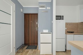 Poznan Apartment With 2 Desks by Renters