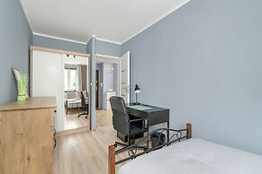 Poznan Apartment With 2 Desks by Renters