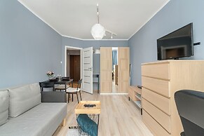 Poznan Apartment With 2 Desks by Renters
