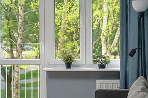 Poznan Apartment With 2 Desks by Renters