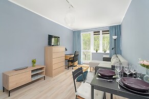 Poznan Apartment With 2 Desks by Renters