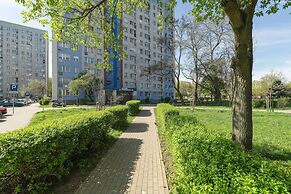 Poznan Apartment With 2 Desks by Renters