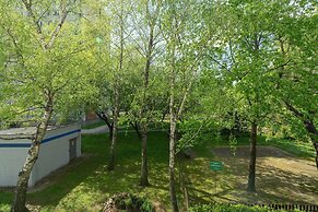 Poznan Apartment With 2 Desks by Renters