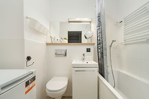Poznan Apartment With 2 Desks by Renters