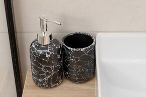 Boczna Apartment Near The Sea by Renters