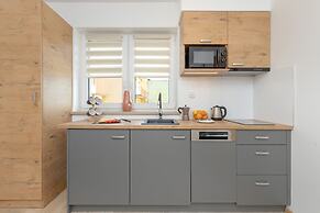 Boczna Apartment Near The Sea by Renters