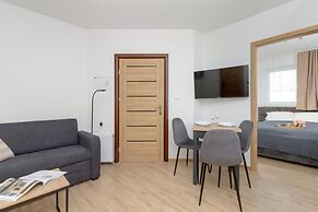 Boczna Apartment Near The Sea by Renters