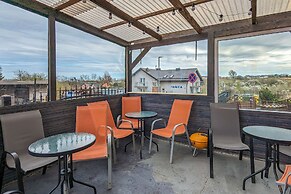 Boczna Apartment Near The Sea by Renters