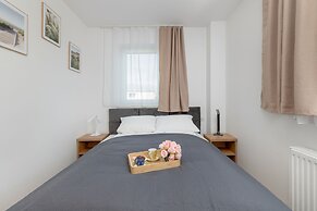 Boczna Apartment Near The Sea by Renters